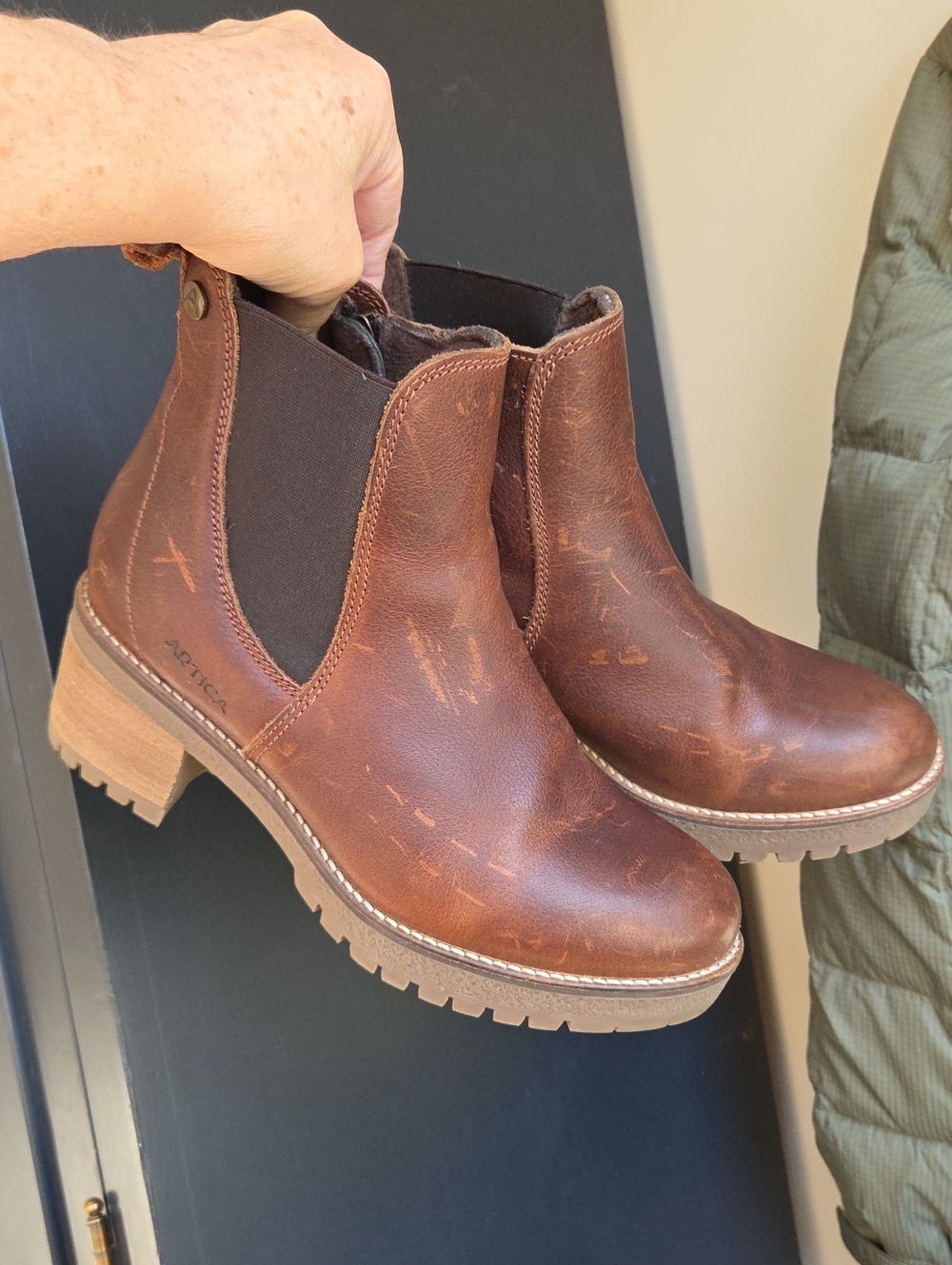 Artica Browns Leather Stacked Heeled Ankle Lined Booties Pull On Sz39/8.5 EUC